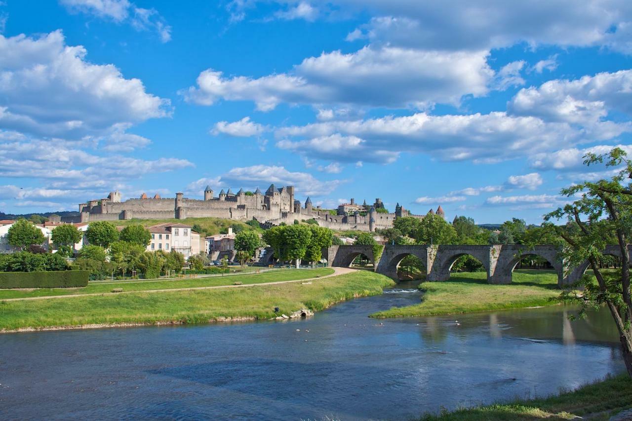 La Folie Des Remparts
